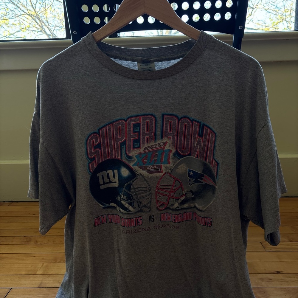Vintage Gray Short Sleeve Tee with Retro Design